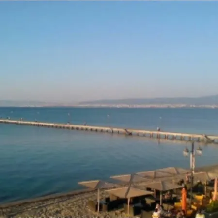 By The Νέοι Επιβάτες