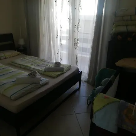 Apartmán By The Néoi Epivátai