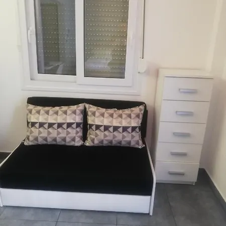 Apartmán By The Néoi Epivátai