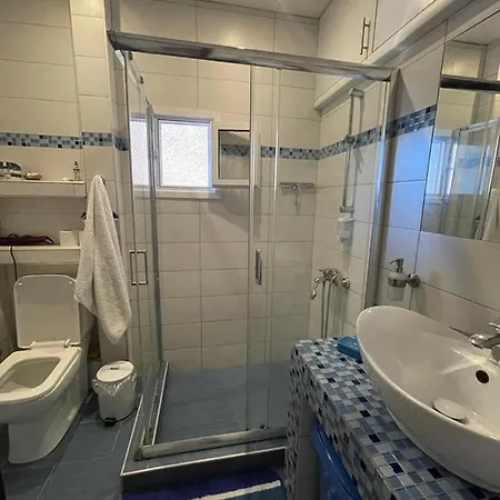 By The * Néoi Epivátai