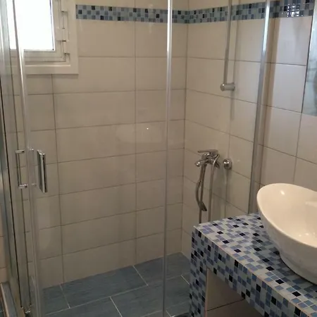 By The Néoi Epivátai