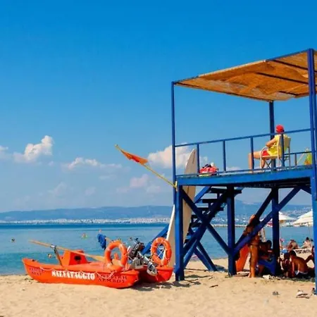 By The Néoi Epivátai