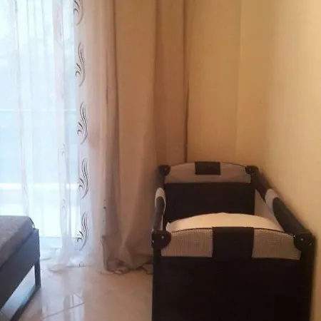 By The * Néoi Epivátai